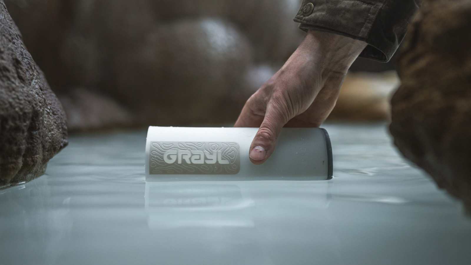 Damit du beim Thema Wasseraufbereitung nicht im Trüben fischst, erläutern wir gemeinsam mit Grayl alle vier möglichen Methoden – inklusive Vor- und Nachteilen.
