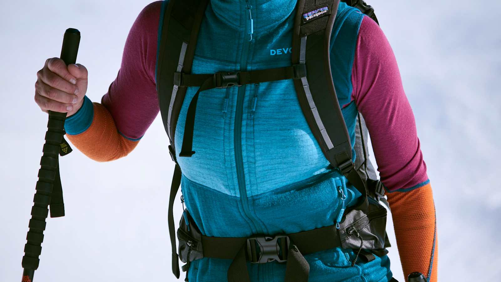 Egal ob als Weste, Jacke oder Hose – neben Atmungsaktivität soll die zweite Schicht auch wärmen.