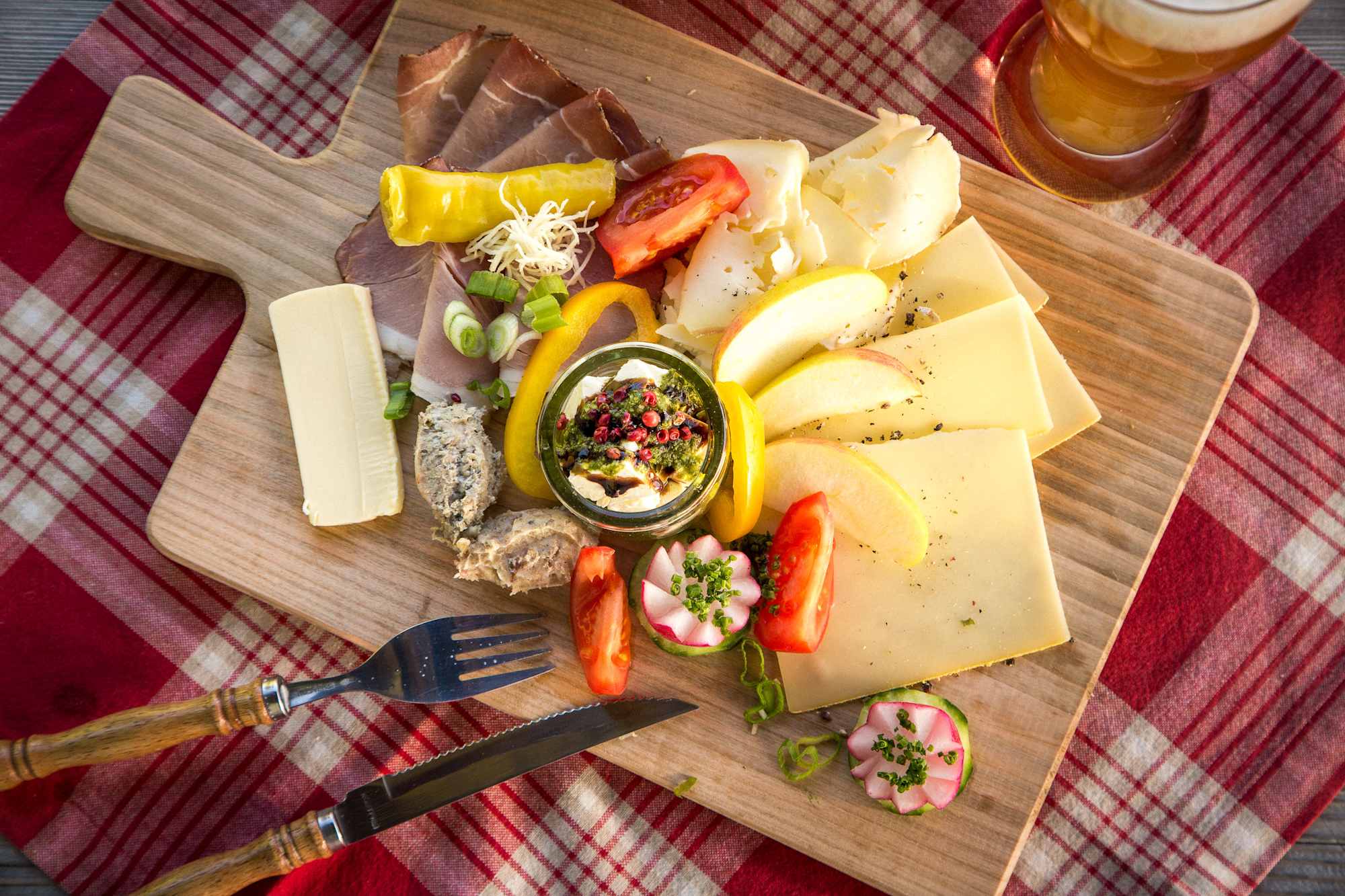 Brotzeit auf der Haaralm