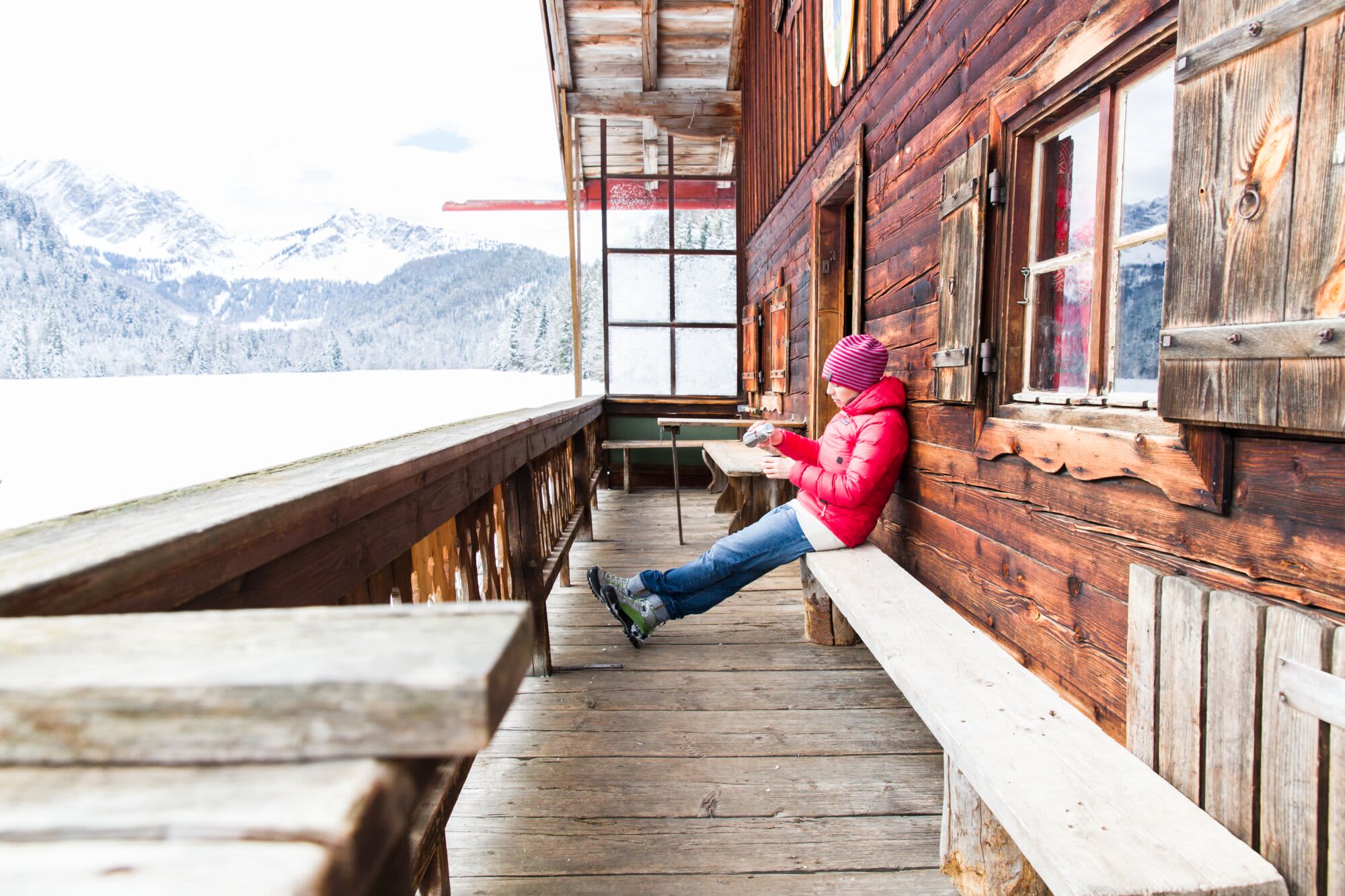 Der gemütliche Balkon der Kloschaualm