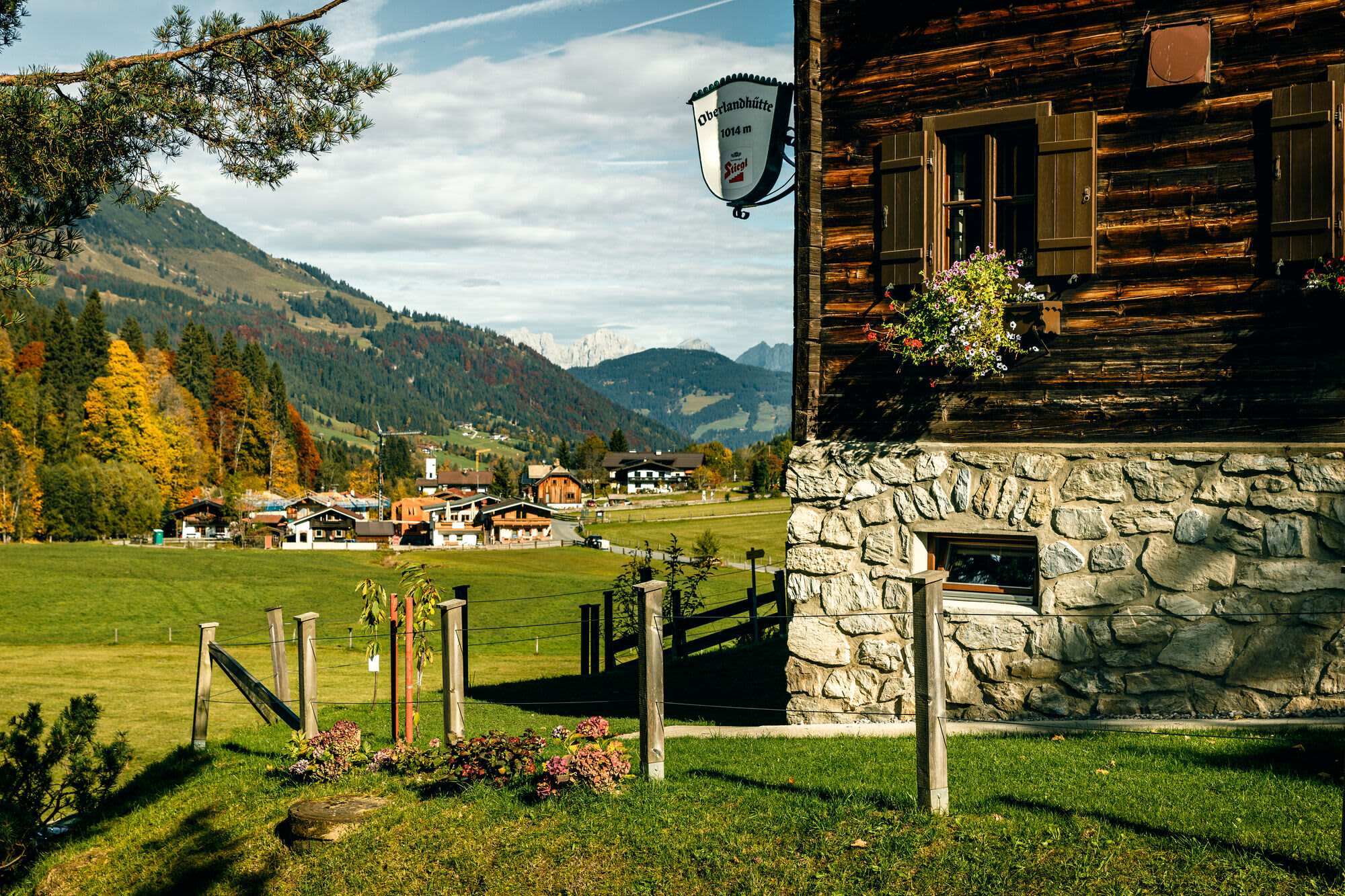 Oberlandhütte mit Ausblick