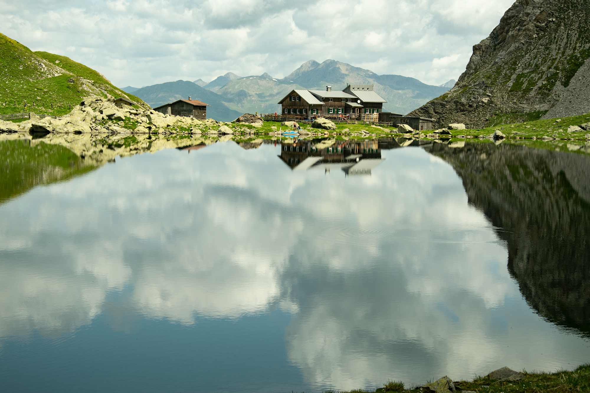 Die Obstansersee-Hütte des Alpenverein Austria am gleichnamigen See