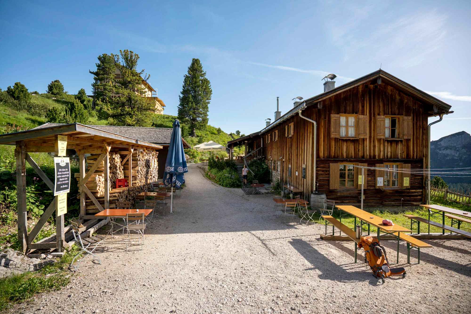 Das Schachenhaus befindet sich nur wenige Meter unterhalb des Königshauses.
