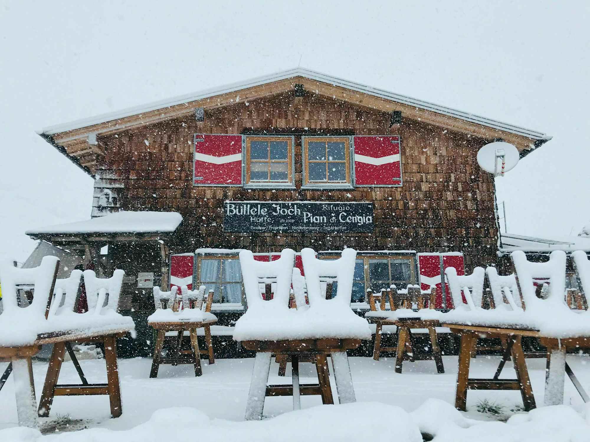 Die Büllelejochhütte im Winter
