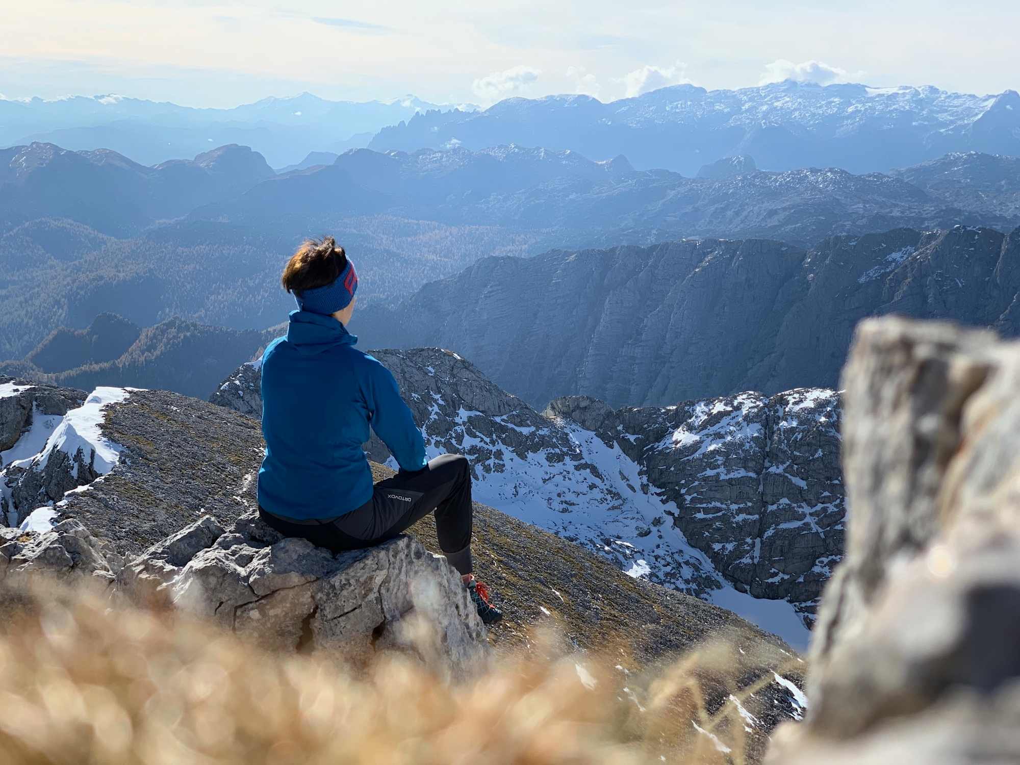 Auch die Aussicht in Richtung Hagengebirge und Berchtesgadener Alpen ist grandios. Und lädt zum Verweilen ein.