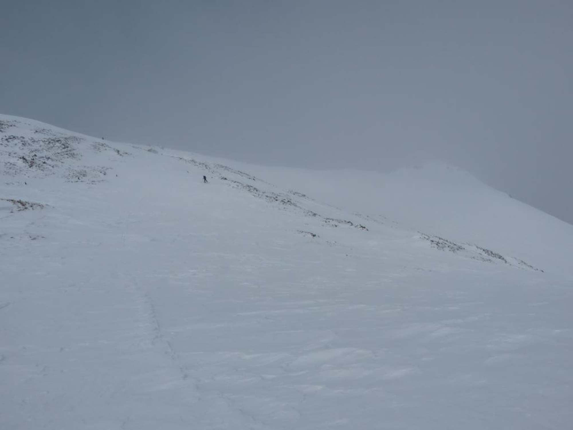 Die letzten Meter hinauf zum Gipfel (rechts)