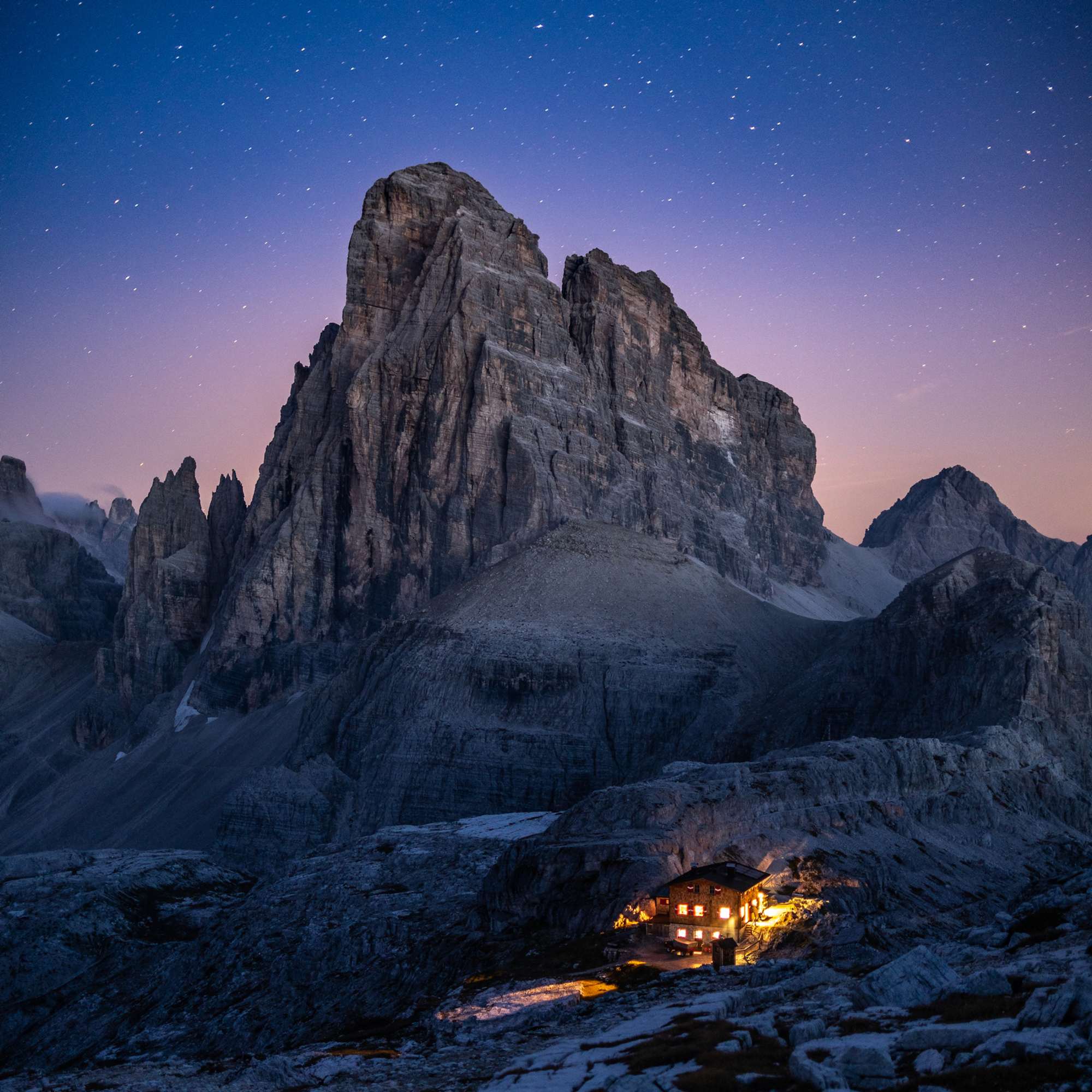 Büllelejochhütte bei Nacht