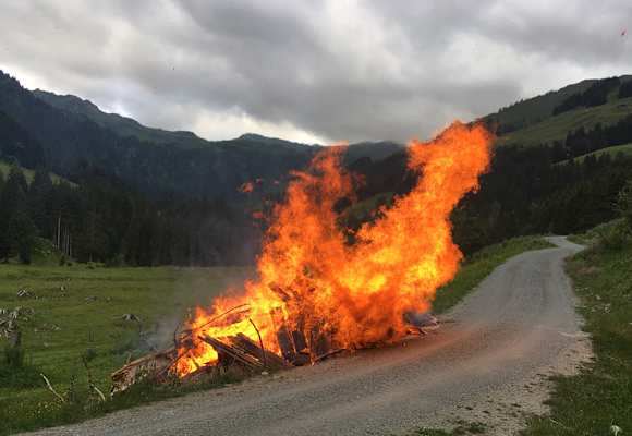 Sonnwendfeuer im Talschluss Saalbach Hinterglemm