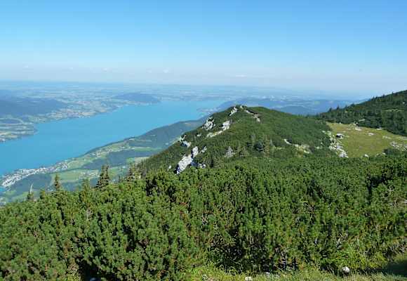 Blick vom Höllengebirge auf den Attersee