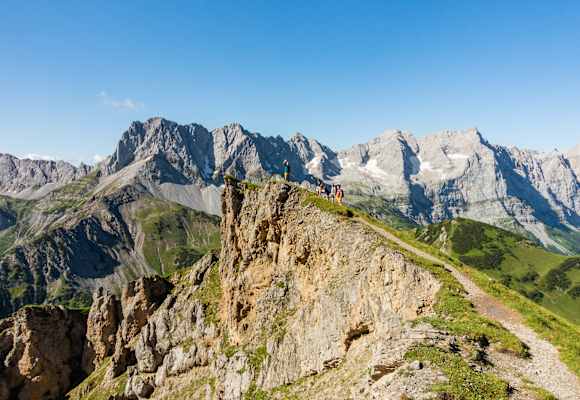 Die Bergwelten-Online-Redaktion am Weg auf das Sonnjoch