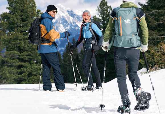 Sport und Spaß: Unterwegs in Schneeschuhen durch das winterliche Murtal.