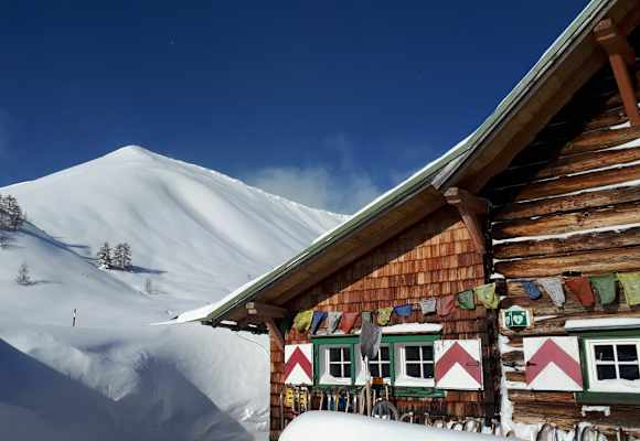 Der perfekte Ausgangspunkt für eine Wochenede voller Pulverschnee, die Südwiener Hütte