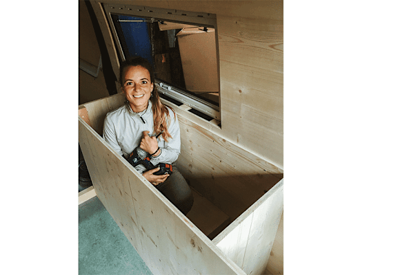 Wie immer gut gelaunt und voller Elan: Laura bei der Arbeit