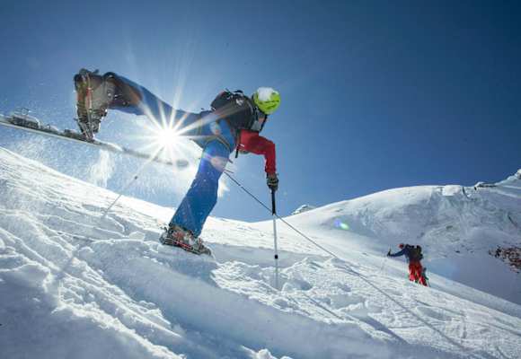 Skitourengehen: Auf die richtige Technik kommt es an. Aufstieg zur Suldenspitze in Südtirol, Italien
