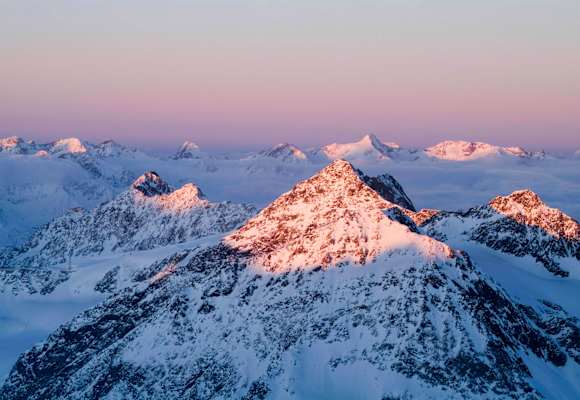 Das Zuckerhütl bei Sonnenaufgang