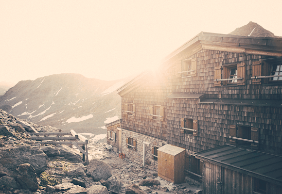 Die Similaunhütte ist eine idealer Ausgangspunkt für Skihochtouren im Frühling