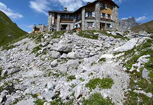 Die Carschinahütte