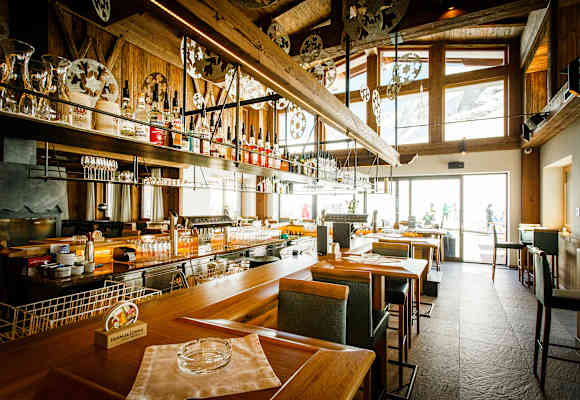 Tolle Bar im Tuxer Fernerhaus
