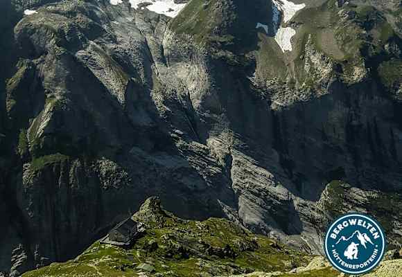 Die Glecksteinhütte steht hoch über Grindelwald auf einer Felskanzel.