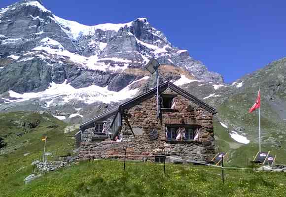 Die Fridolinshütte befindet sich im Süden des Kanton Glarus (Glarner Alpen). 