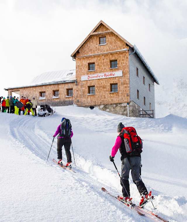 Skitourengeher am Weg zur Dümlerhütte