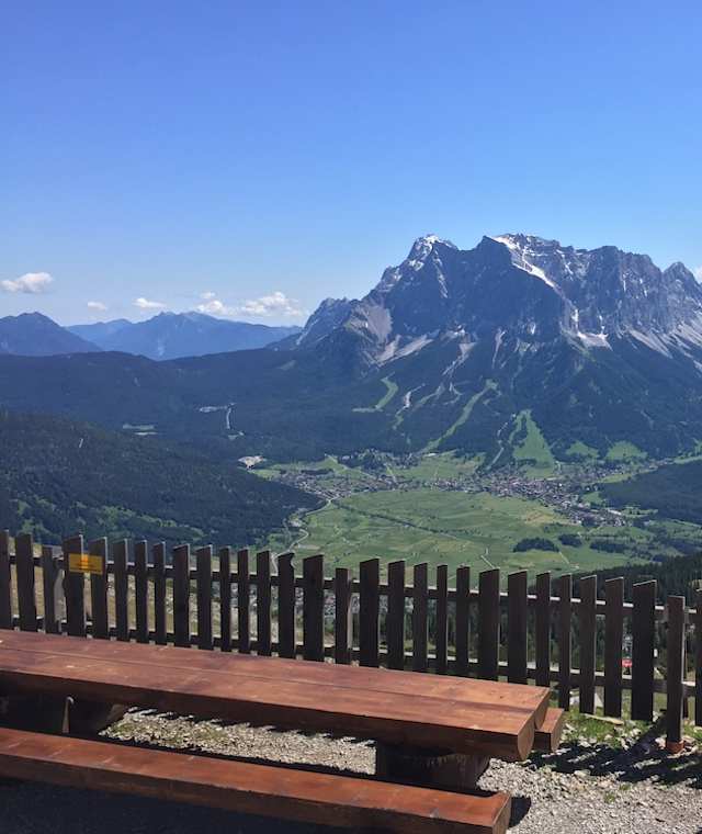 Blick von der Grubigsteinhütte zur Zugspitze