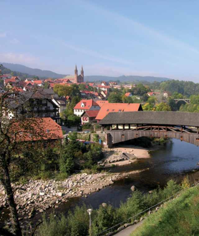 Die historische Holzbrücke in Lorbach