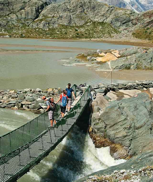 Über die in die Zlöpfschlucht stürzende Möll gelangen wir zum ­Sanderboden.