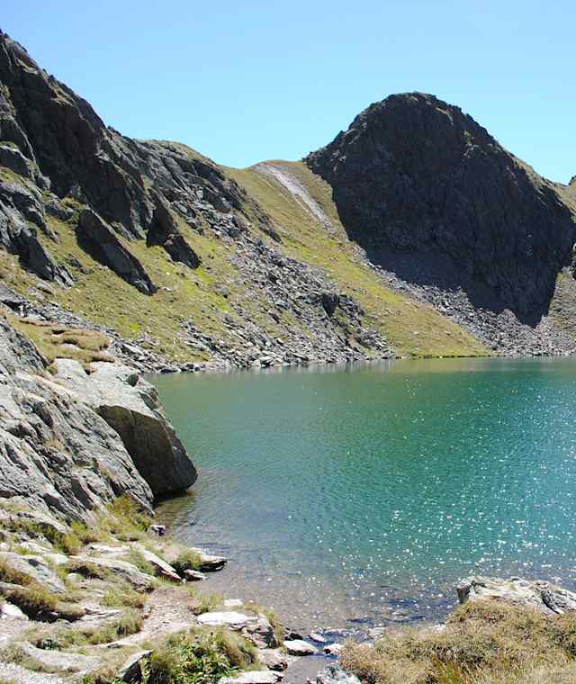 Die vierte Etappe des Herz-Ass-Weges führt auch zum Schwarzsee.