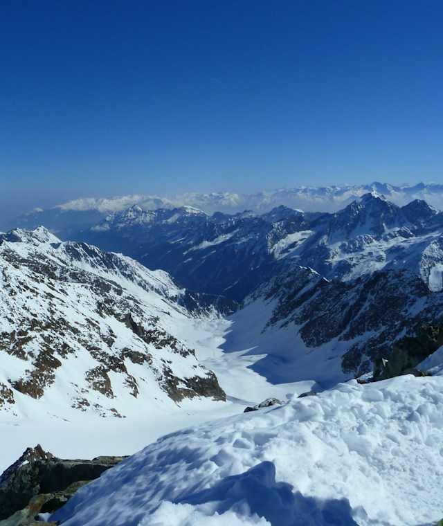 Blich auf Alpeiner Ferner und bis zur Franz Senn Hütte