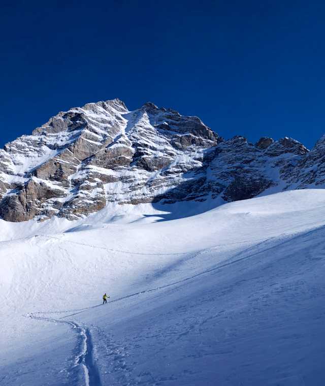 Links der Fußstein, im Einschnitt die Alpeiner Scharte als Ziel