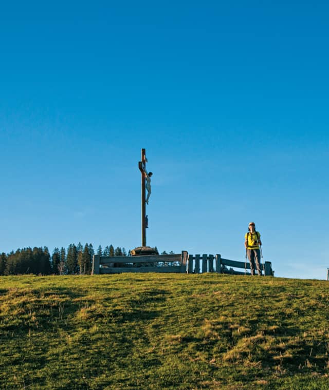 Vom Kreuz bei der Kreuzbergalm ist es nicht mehr weit bis zur Gindelalmschneid.