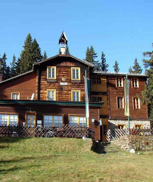 Hallerhaus: Außenansicht Sommer