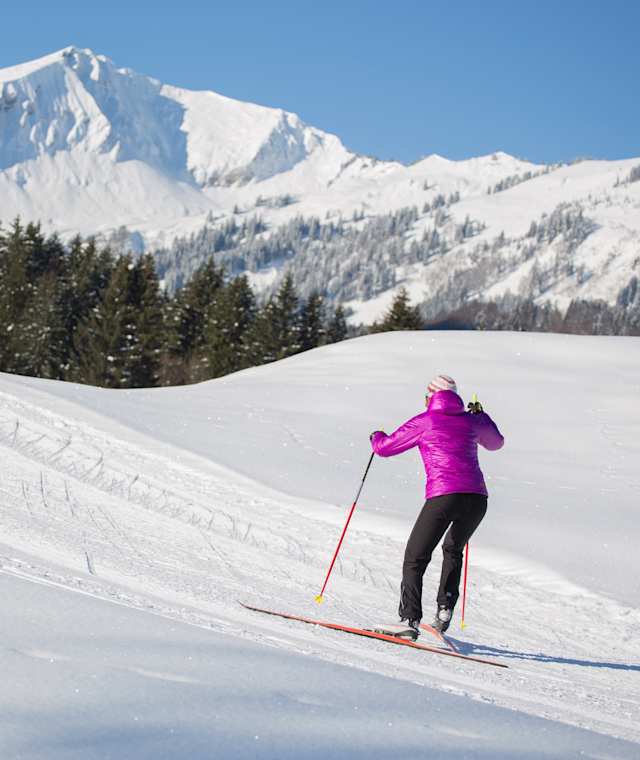 Langlaufen in der prächtigen Bergkulisse der Allgäuer Alpen in Oberstdorf