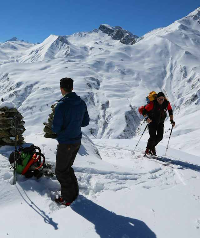 Im Anstieg in den tief verschneiten Tuxer Alpen