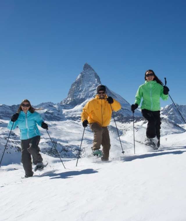 Durch frischen Pulverschnee unterwegs am Gornergrat 