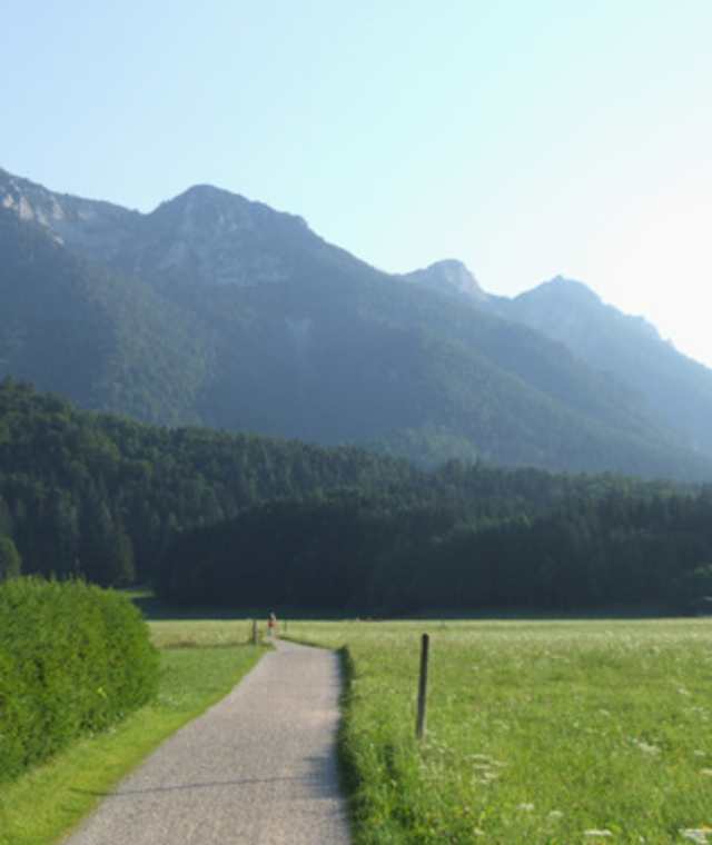 Kienau, Ortsteil Inzell: Blick auf Kienberg und Rauschberg (rechts) 