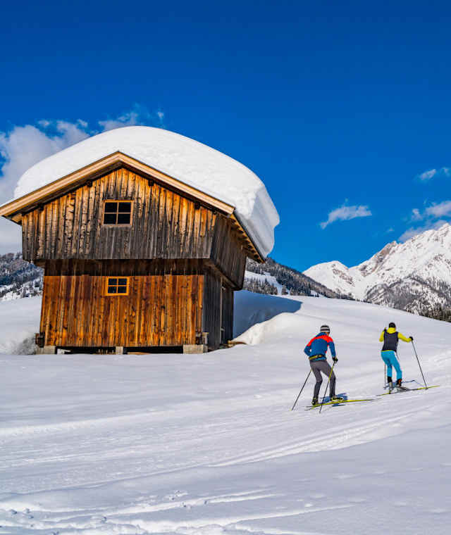 Die Sonnenloipe führt über die sonnigen Felder bei St. Lorenzen im Lesachtal