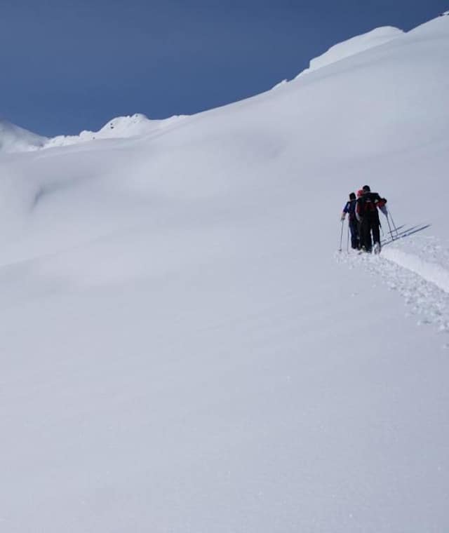 Staller Weißen, im Hintergrund das Hochkreuz